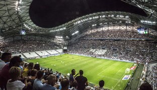 九游游戏中心-足球创新：足球场数字广告新时代，足球广告设计