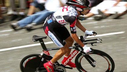 九游体育下载-加拿大队赛制透视：如何根据赛制优化球员配合与比赛策略，加拿大足球联赛ds