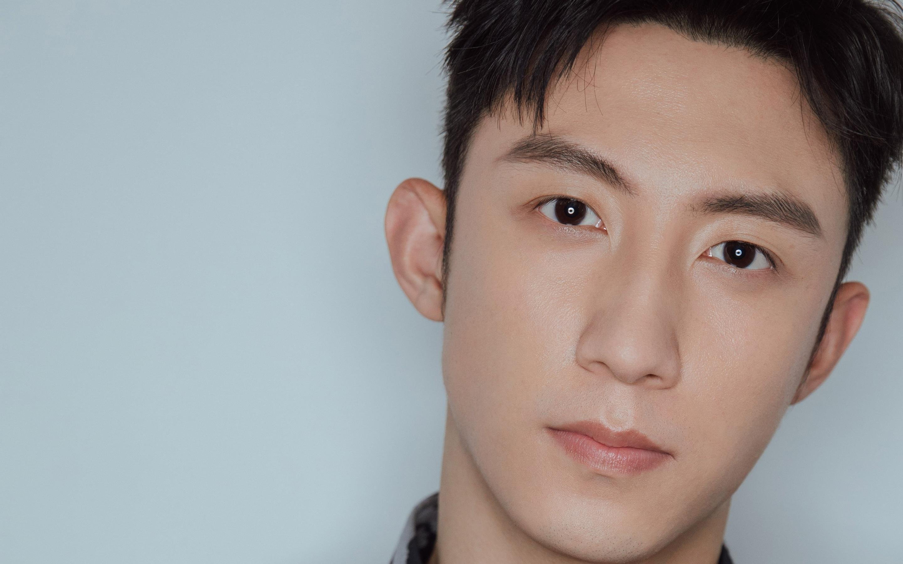 -_运动员街头即兴表演：青春力量焕发_，运动员街拍