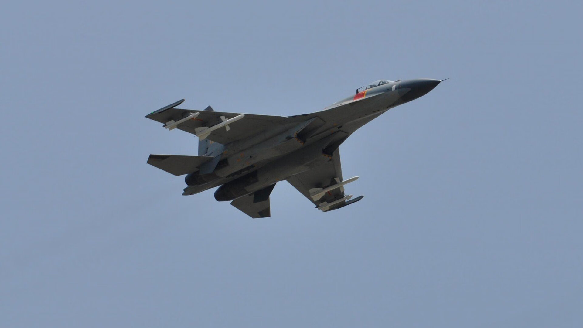 亚历克斯·格林伍德冷静的判断力与精准的防守,帮助袋鼠队克敌制胜