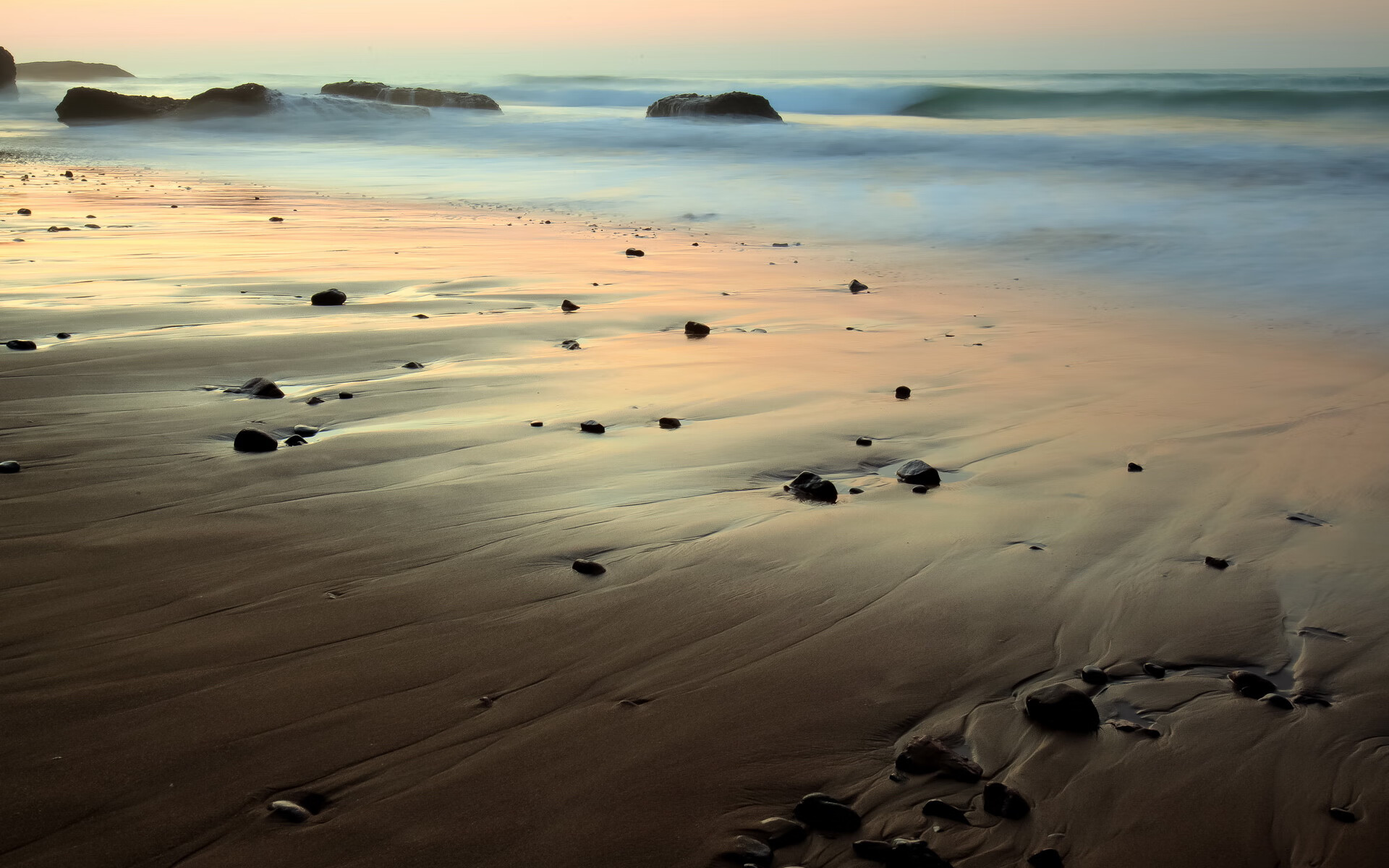 激烈角逐激发全民热情，激烈角逐的句子